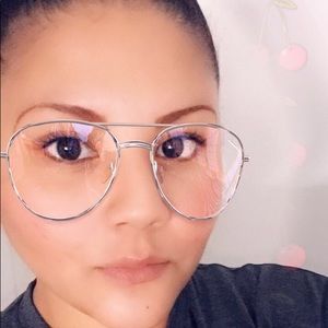 Meet your Posher, Moreana